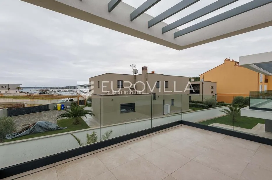 istra, pomer, unikatna, moderna villa 20 m od mora 417 m² - slika 36