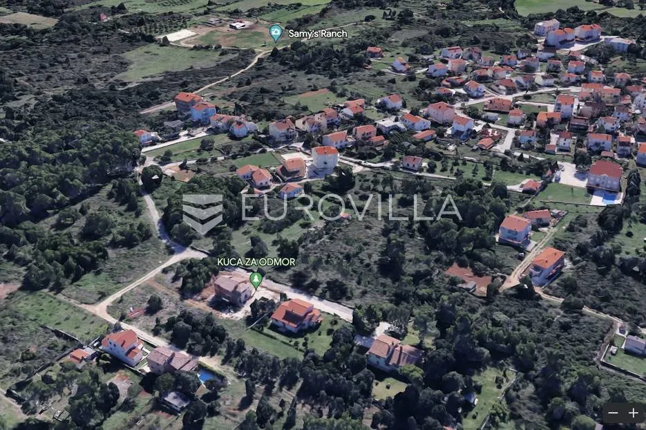 medulin, građevinska parcela okružena zelenilom, pogled na more s kata 758 m² - slika 1