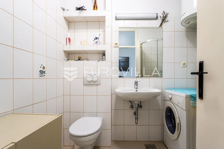 split, gripe komforan dvosoban stan 64 m² s pogledom - slika 14