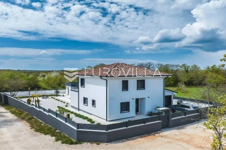 istra, krnica, prekrasna moderna vila od 135 m² na velikoj uređenoj okućnici - slika 24
