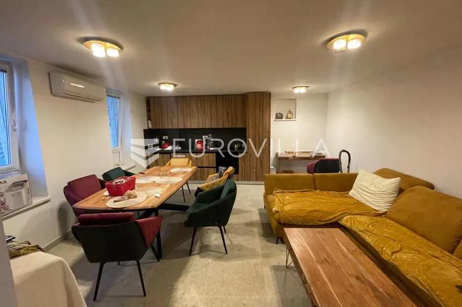trogir, marina, namješten dvosoban stan studio apartman, prvi red do mora - slika 13