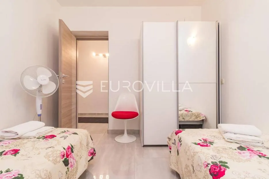 medulin, trosoban stan sa bazenom, privatni parking, neto korisna površina 80 m² - slika 9