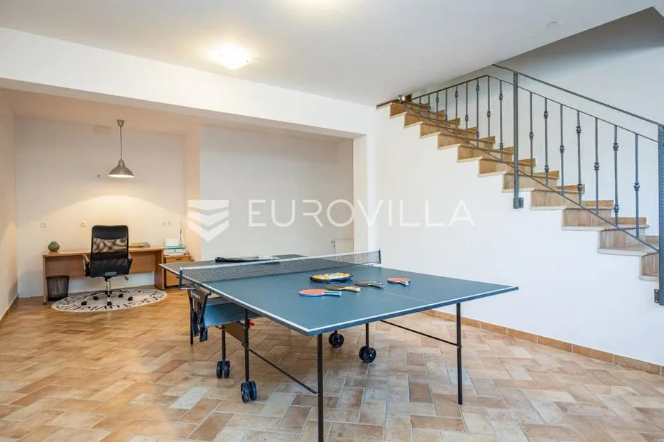 istra, banjole, prekrasna vila 277 m² na velikoj okućnici, 300 m od mora - slika 38
