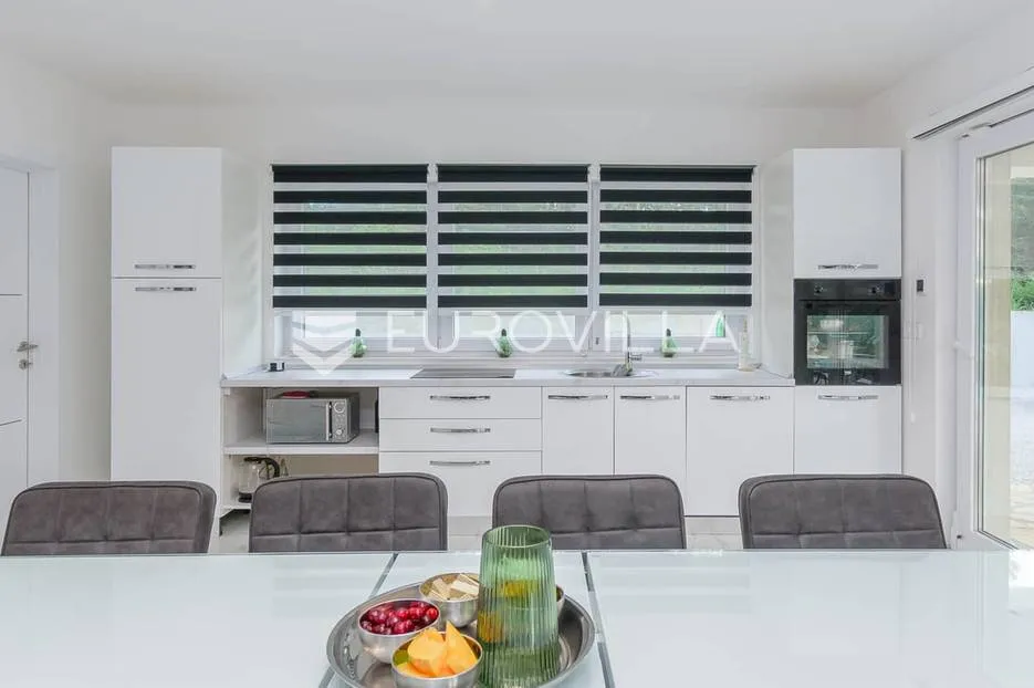 istra, juršići - prekrasna i moderna kuća 243 m2, bazen 40 m2, jacuzzi - slika 25