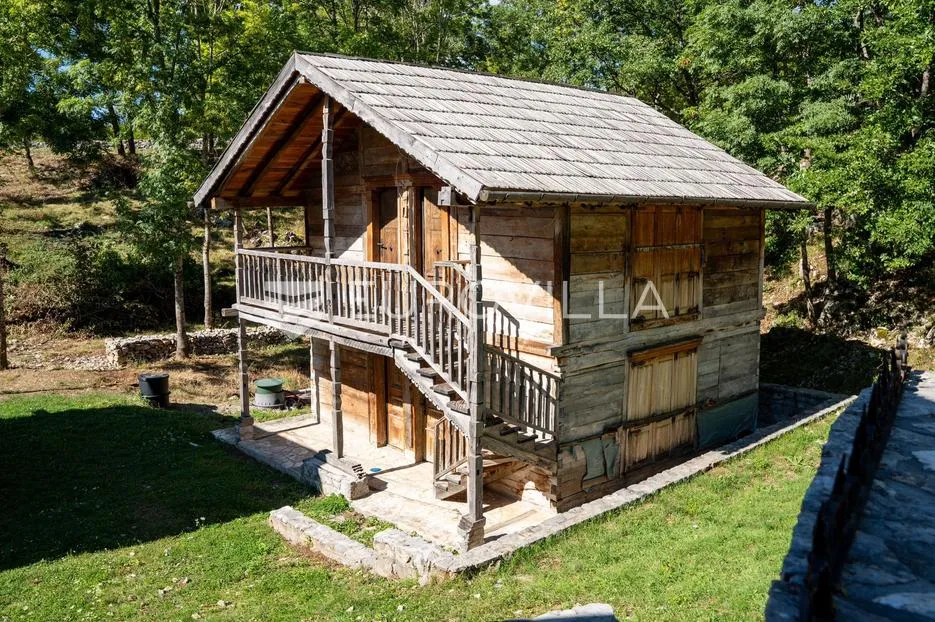 lika, plitvička jezera, ograđeno imanje 40.000 m² s 11 kuća, izuzetna rijetka investicija - slika 10