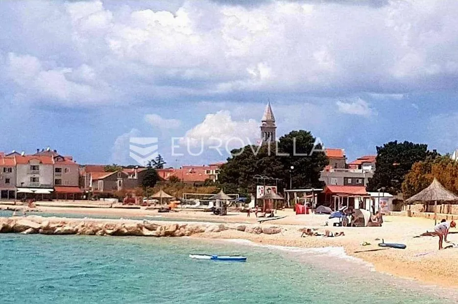 pakoštane, trosoban stan s vrtom na izvrsnoj lokaciji - slika 15