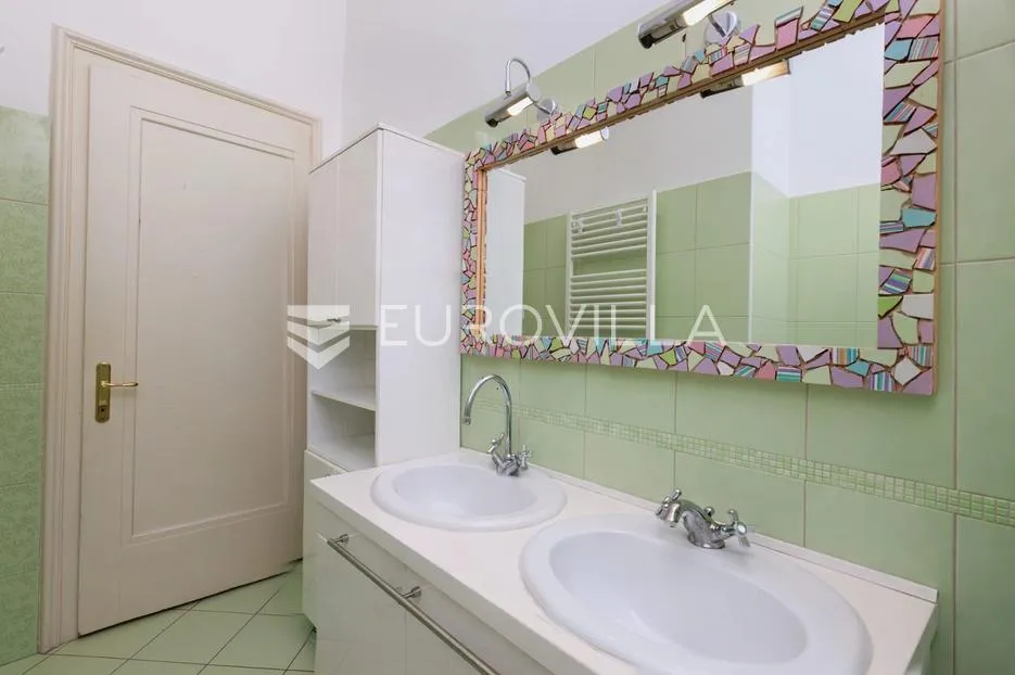 pećine, stan 107, 22 m², okućnica i terasa 30m od mora - slika 15
