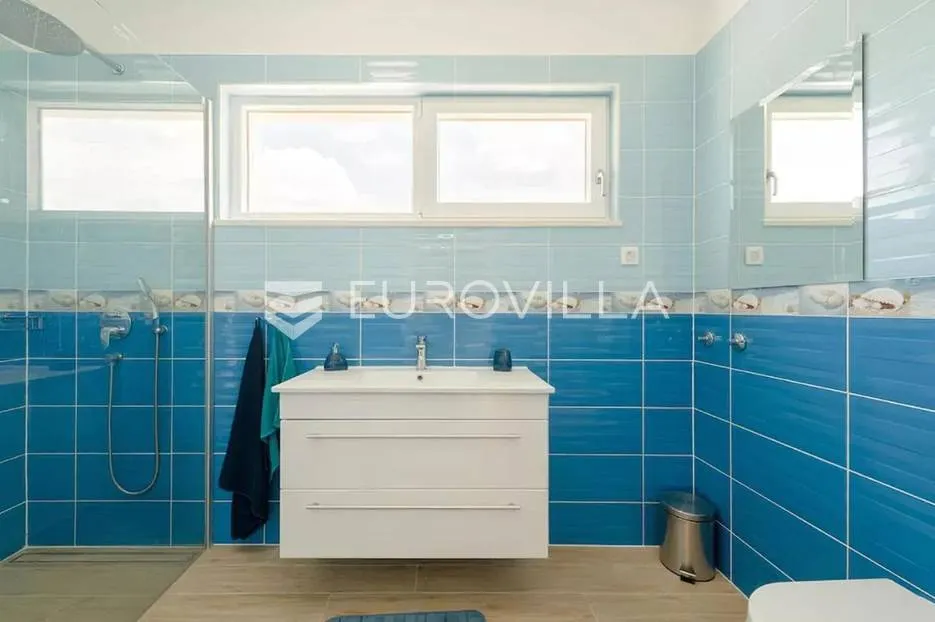 trogir, moderna vila s bazenom - slika 13