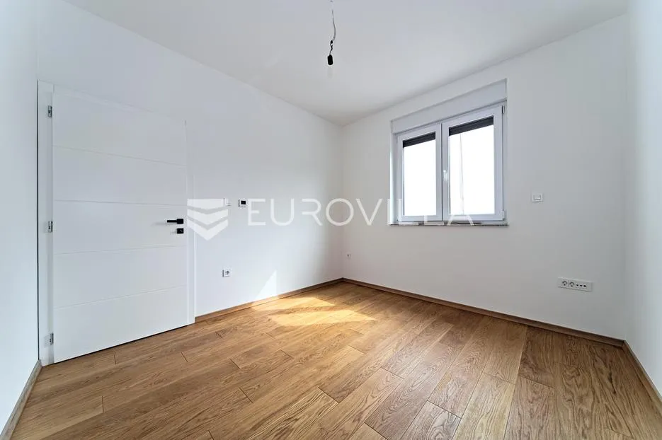 osijek, retfala, završen četverosoban stan sa dvorištem od 50 m² - slika 6