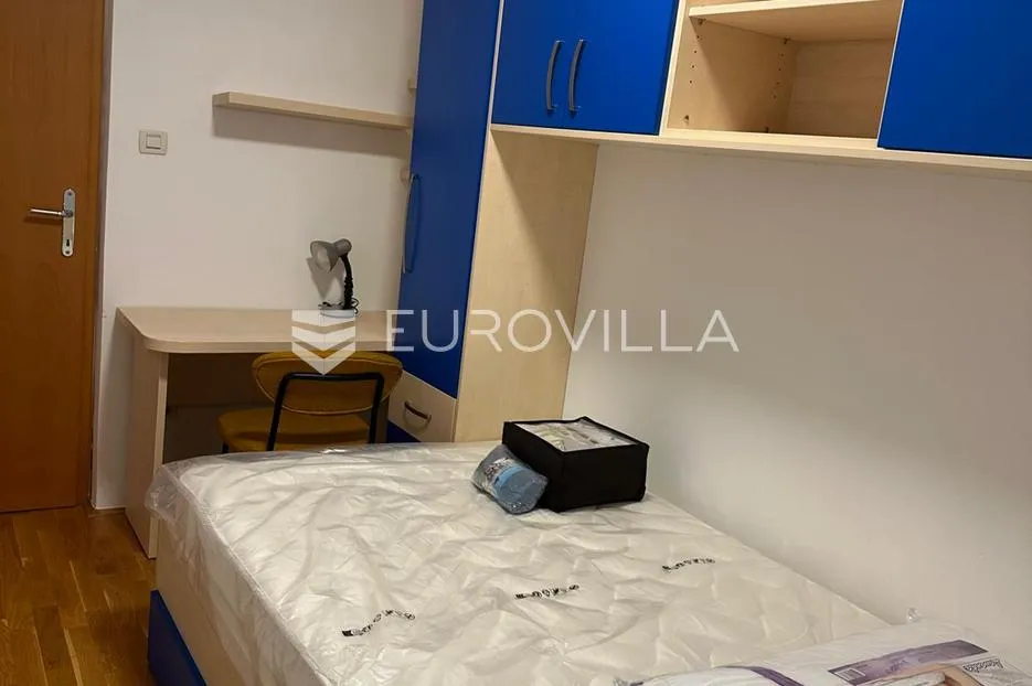 split, mertojak, trosoban namješten stan za dugoročan najam - slika 9