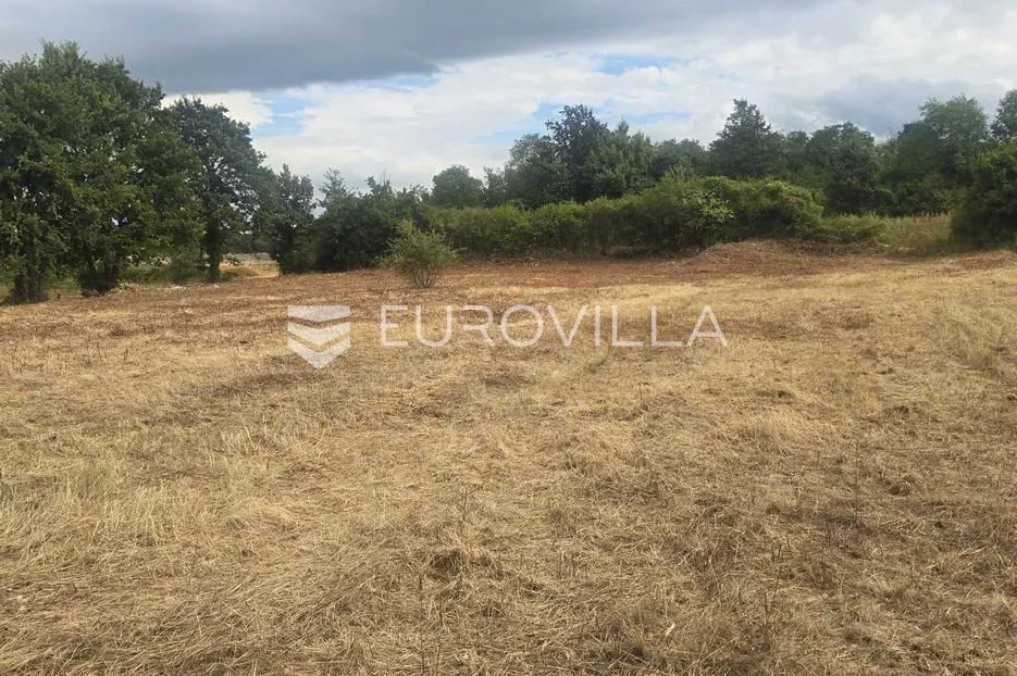 Marčana, Krnica - građevinsko zemljište na traženoj lokaciji