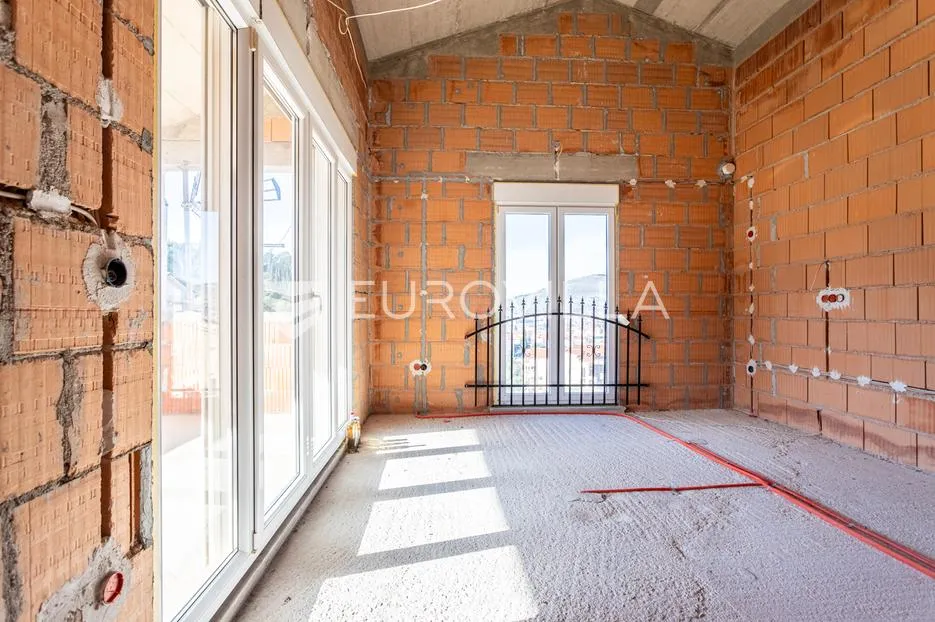 trogir, čiovo, roh bau zgrada za investiciju - slika 5