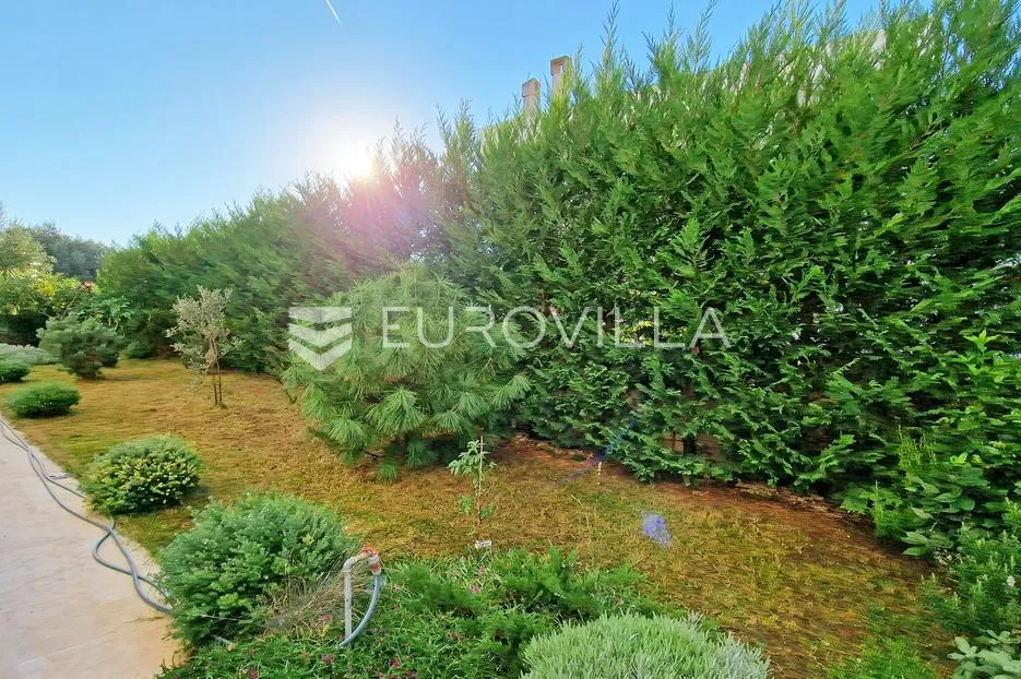 peroj, fažana, komforan stan 130 m² s vrtom 227 m² i prostranim suterenom - slika 7