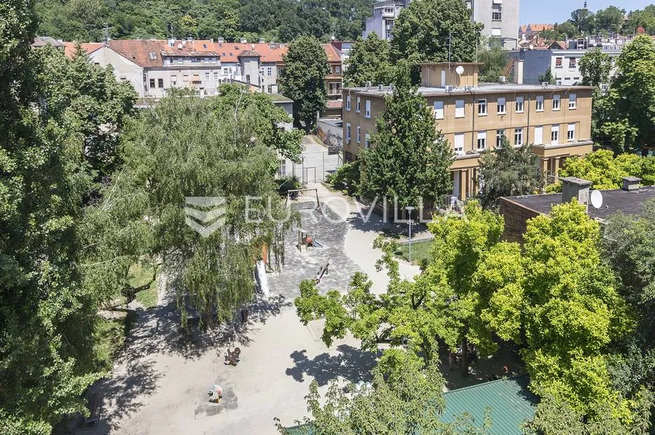 Zagreb, centar, luksuzan četverosoban stan na dvije etaže - Donji grad