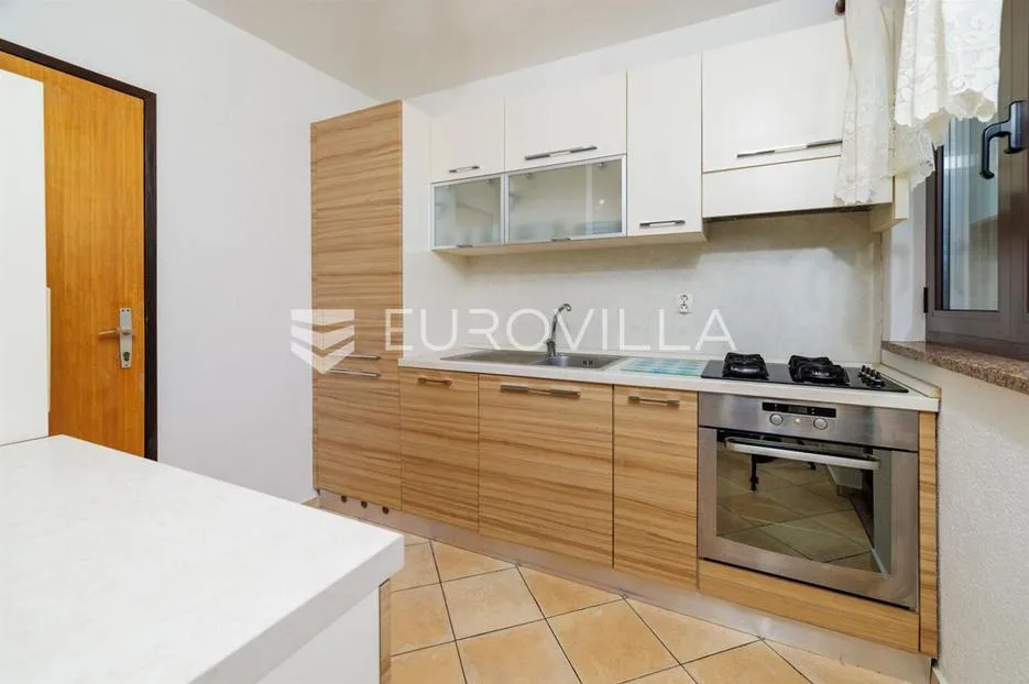 krk, punat, samostojeća kuća s dva apartmana po 100 m², studio apartman, bazen, garaža, sauna - slika 20
