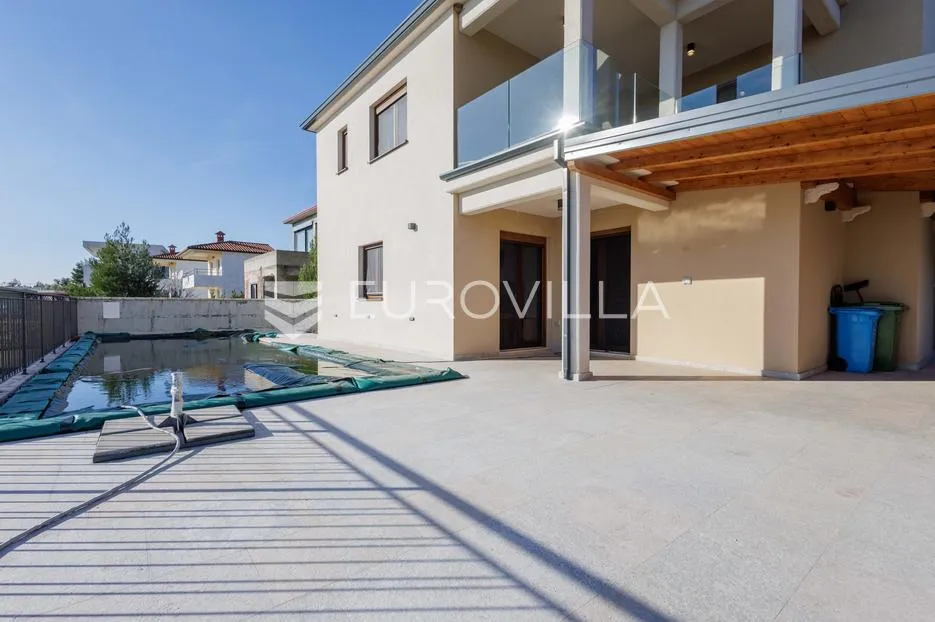 Istra, Labin, moderna istarska vila s bazenom