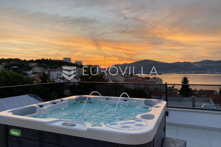 čiovo, okrug gornji, dizajnerski uređen dvosoban stan s krovnom terasom pogled na more, jacuzzi - slika 15