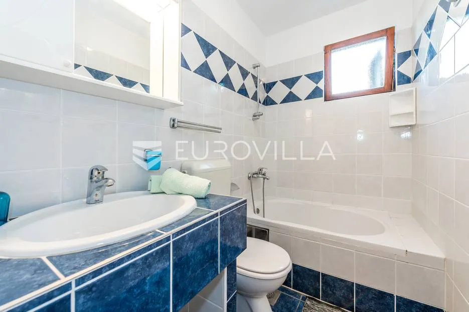 šibenik, grebaštica, kuća s apartmanima drugi red od mora - slika 8