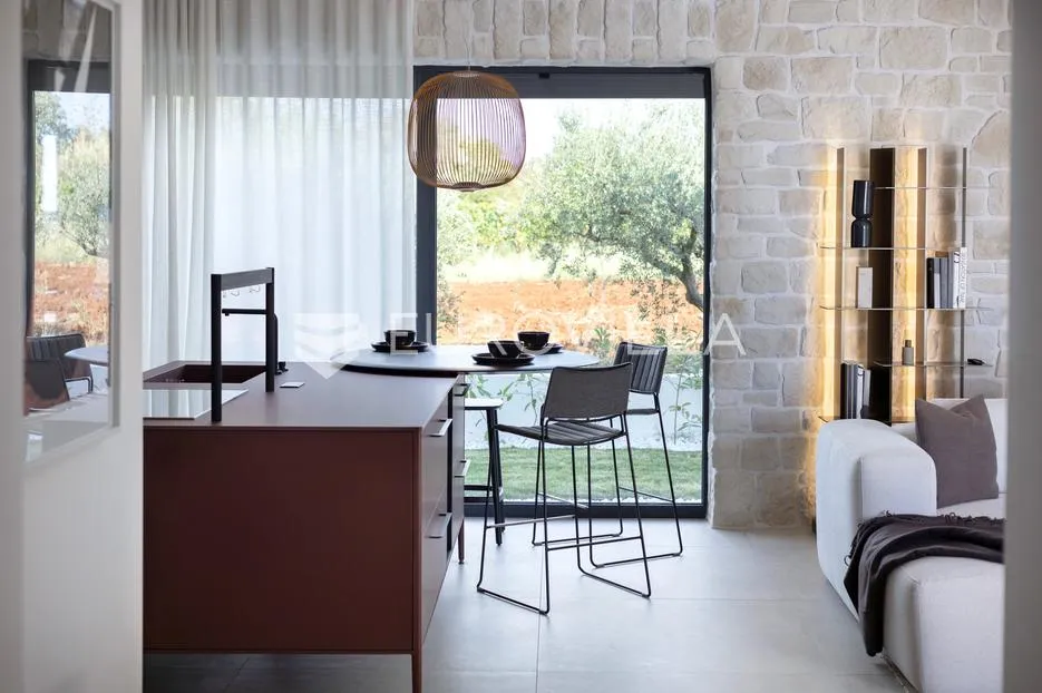 istra, poreč, gedići prekrasna moderna kamena vila 165 m² s bazenom - slika 26