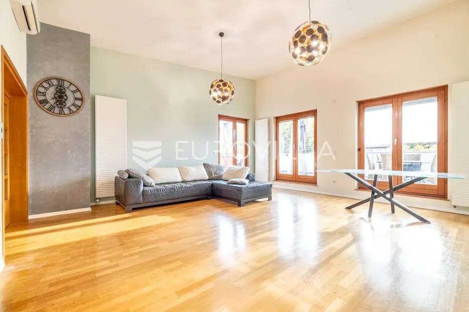 Zagreb, Maksimir, Požarinje, odličan četverosoban penthouse s jacuzzy, saunom i garažom