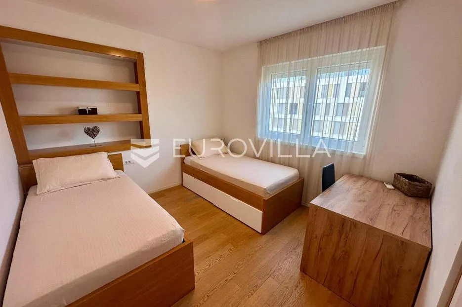 split, žnjan, ekskluzivan penthouse s prostranom terasom i lijepim pogledom na more - slika 6