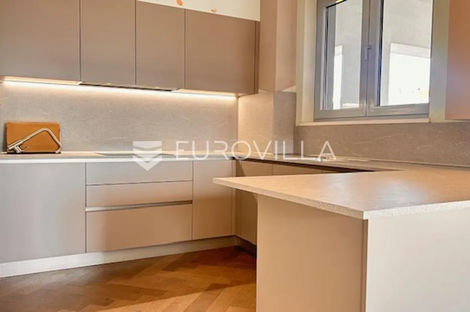 babonićeva luksuzan četverosoban penthouse - slika 5