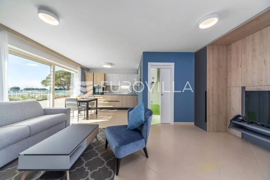 istra, umag, penthouse opremljen apartman,terasa, pogled na more d30 - slika 6
