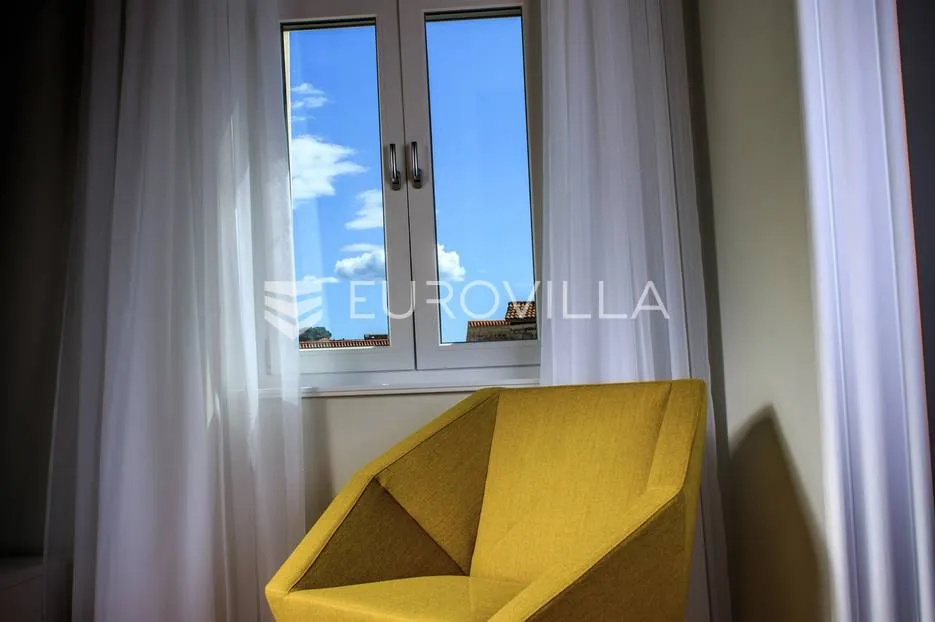 prekrasan luksuzan stan u centru trogira - slika 7