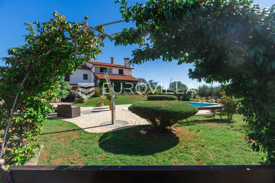 pula, veli vrh, vila s 4 odvojena apartmana, bazenom i velikom okućnicom - slika 4