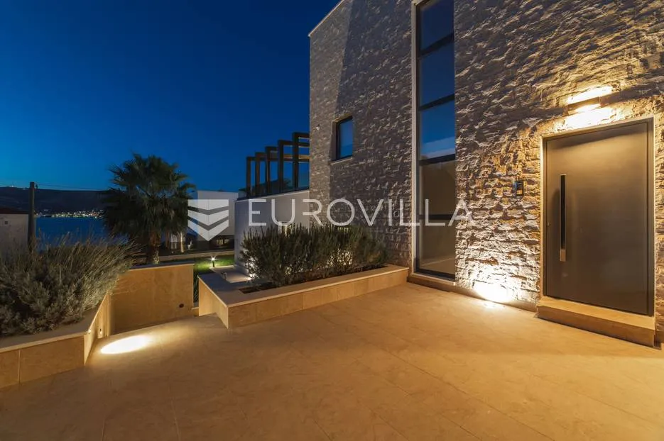 trogir, prekrasna luksuzna vila nadomak mora - slika 37