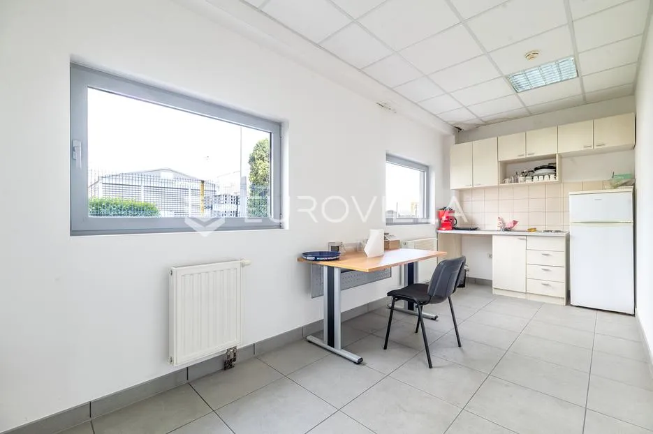 zagreb, hrvatski leskovac, poslovna zgrada 500 m² na parceli 5800 m² - slika 10