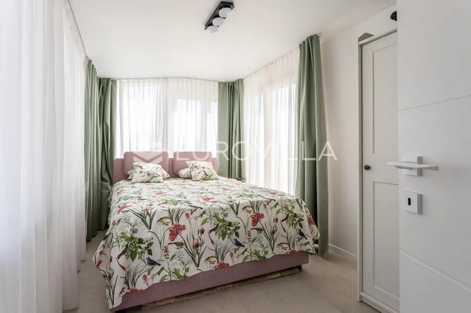 žnjan, moderan penthouse s prekrasnim pogledom na more - slika 8