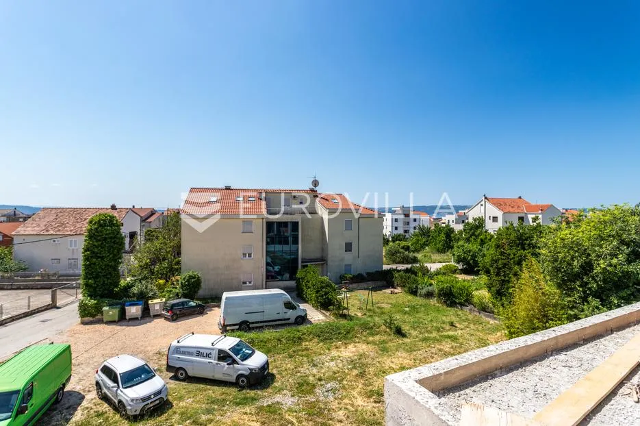 kaštel lukšić, trosoban penthouse s krovnom terasom i dva parkirna mjesta - slika 26