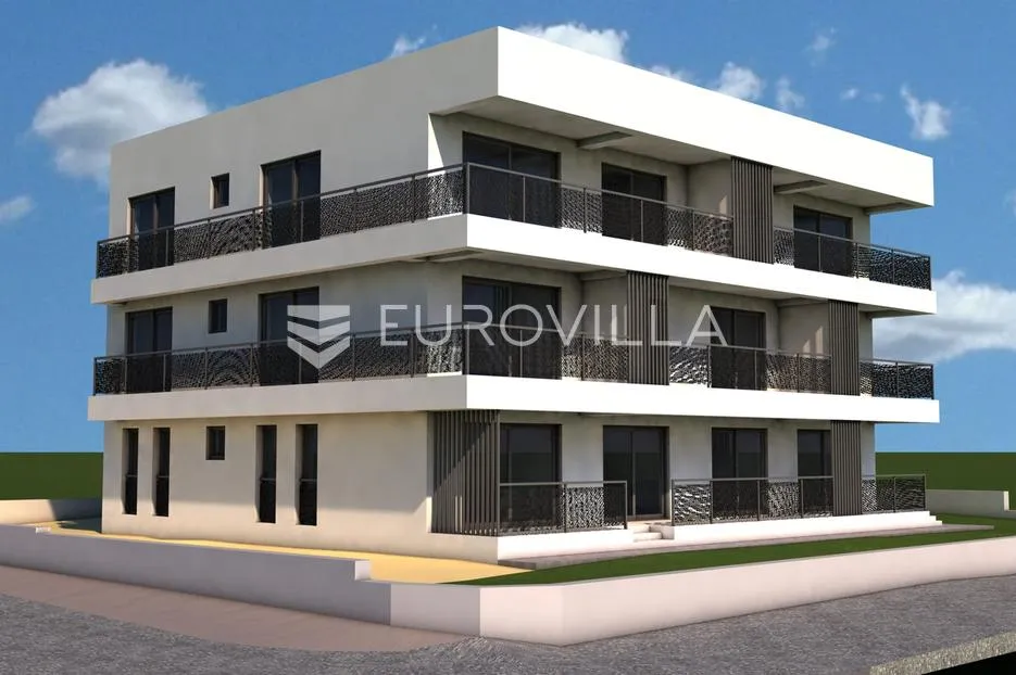 Istra, Rovinj, stan u prizemlju NKP 80 m2 s dvije spavaće sobe u blizini mora