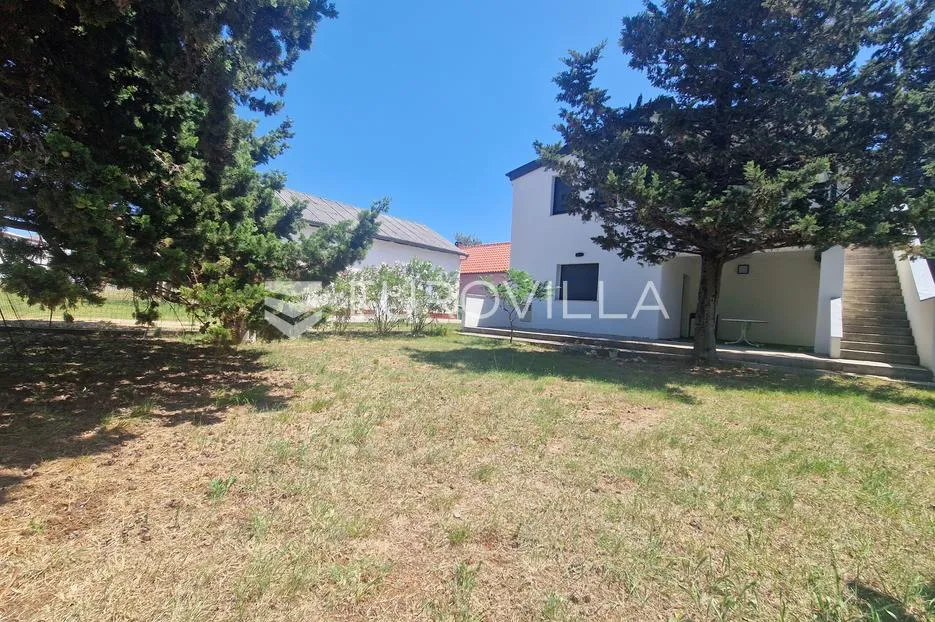 vir, samostojeća kuća s uređenim apartmanom i roh bau katom, 500 m od mora - slika 2