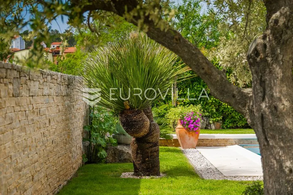 rovinj, rovinjsko selo, prekrasna villa s wellnessom i bazenom, 224 m² - slika 29