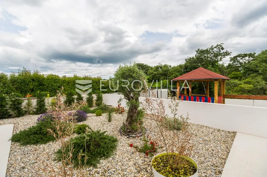 istra, svetvinčenat, moderna samostojeća kuća 155 m² s grijanim bazenom 32 m² - slika 32
