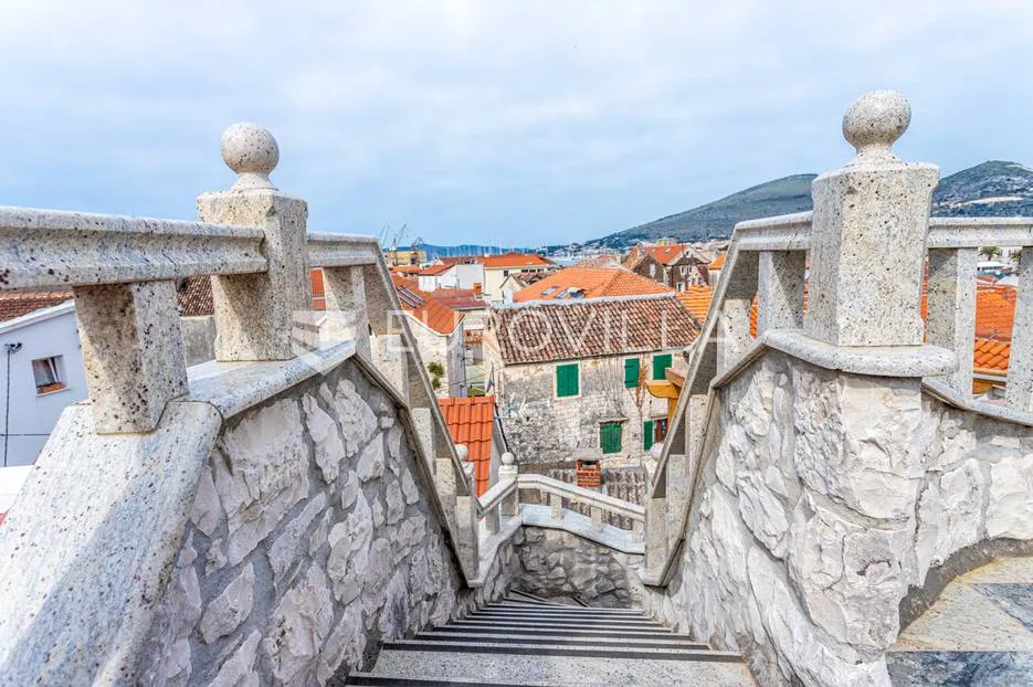 trogir, autohtona kamena kuća s pogledom na more - slika 38