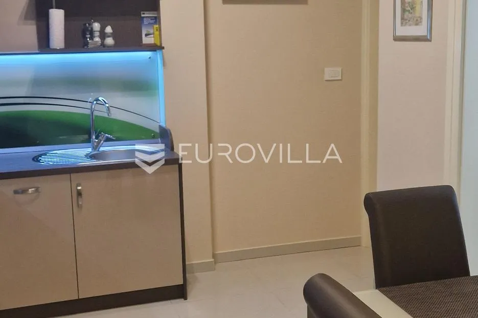 osijek, centar, najam uređenog četverosobnog stana površine 94 m² - slika 9