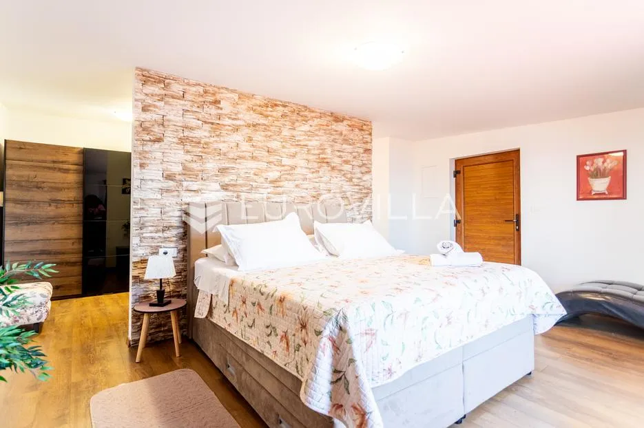omiš, stanići, lijepa kuća s pogledom na more ukupne površine 160m2 na zemljištu površine 2546 m2 - slika 8
