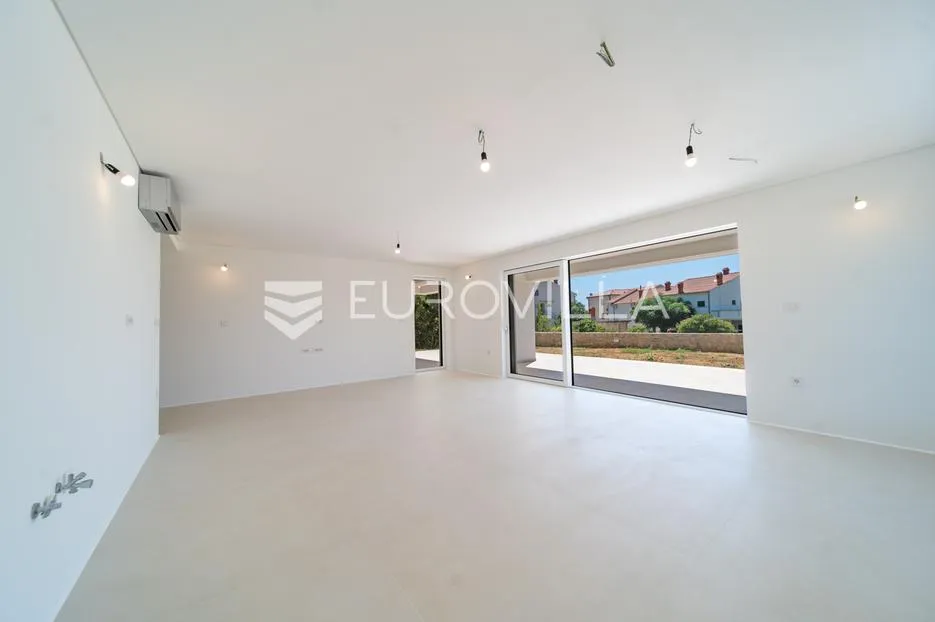 otok rab, barbat, moderan trosoban stan 107 m², privatni vrt - slika 9