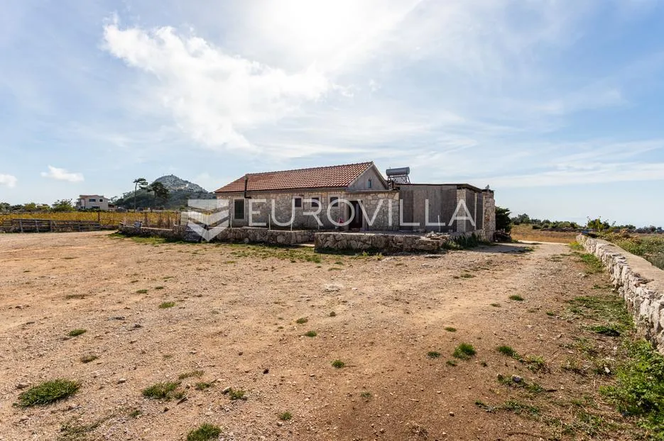 hvar, veliko lijepo imanje s tri kuće na parceli od 32500 m2 - slika 20