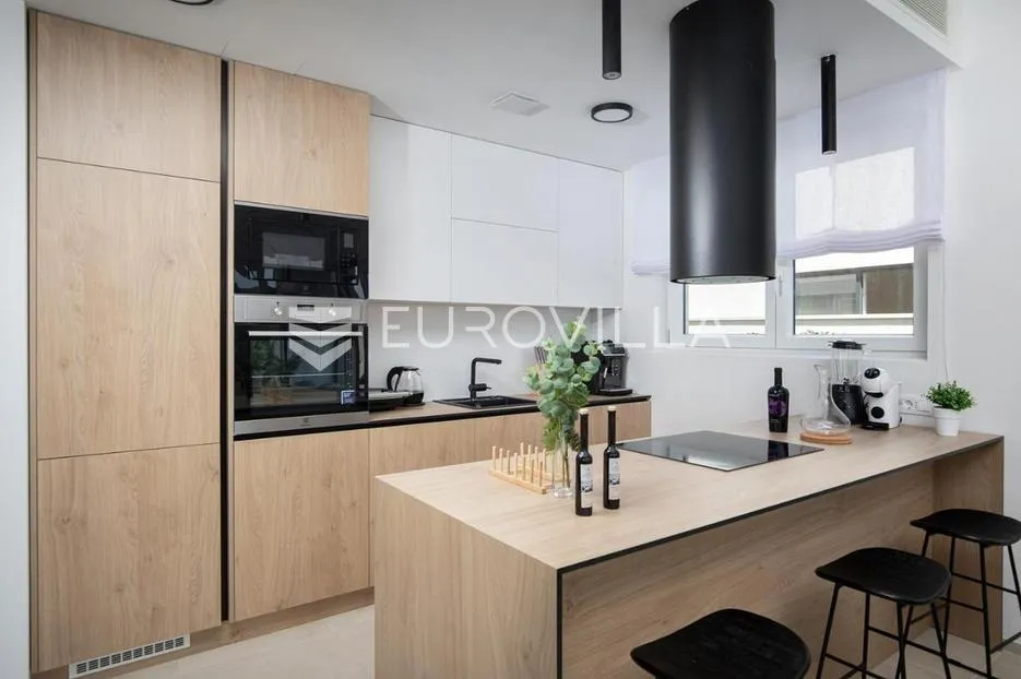 medulin, prekrasna villa od 350 m2, svega 6 m od mora s očaravajućim pogledom - slika 19