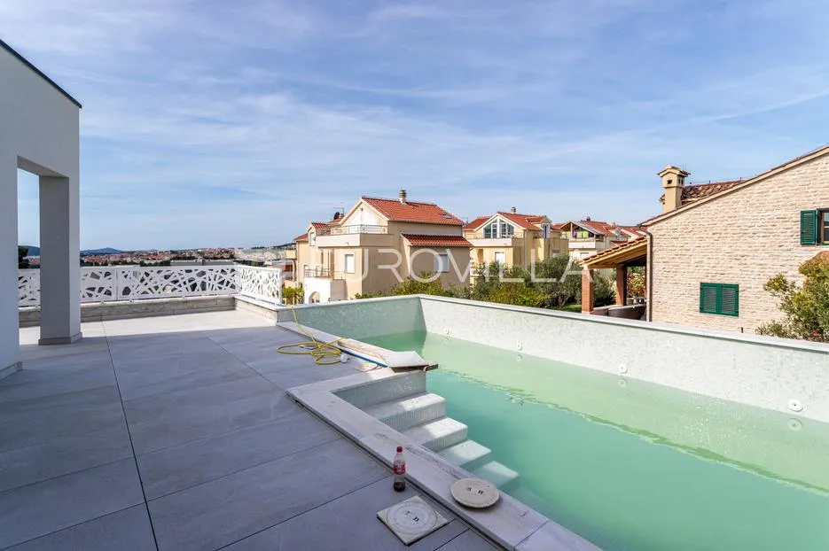 vodice, moderna vila s bazenom i pogledom na more - slika 18