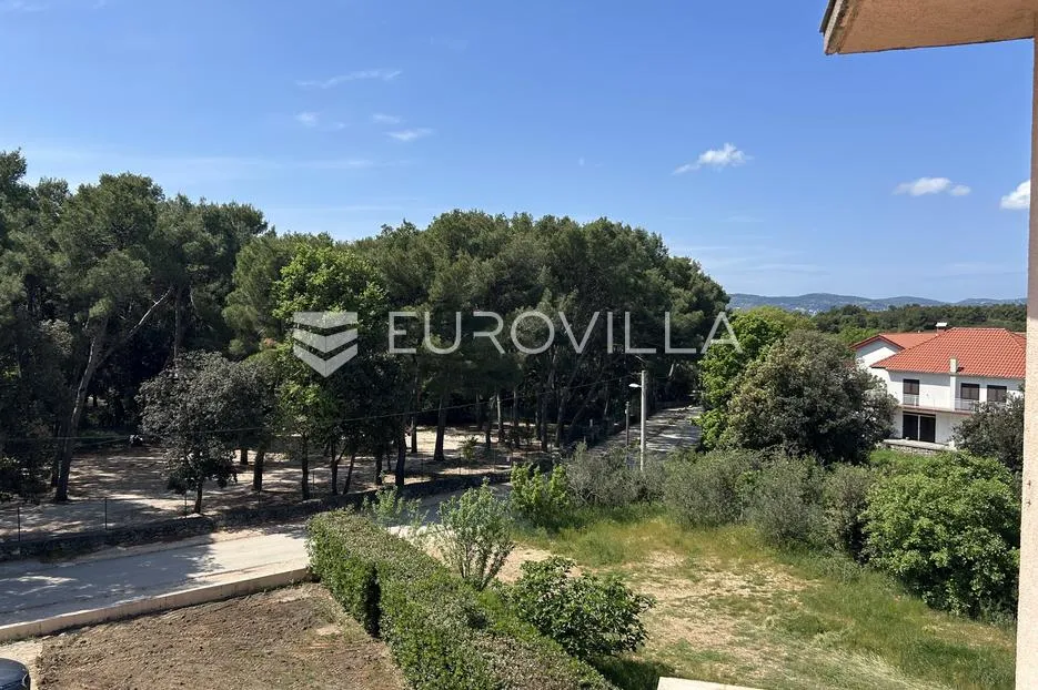 Pakoštane, jednosobni apartman S10 na drugom katu površine od 49 m², 250 m od mora