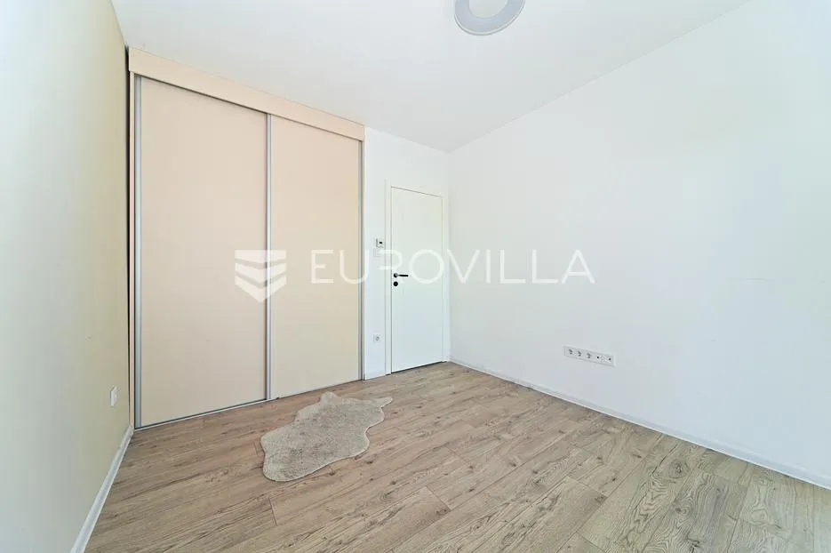 osijek, donji grad, prodaje se četverosoban stan površine 120 m² - slika 20