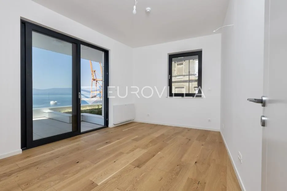 rijeka, pećine, novogradnja, luksuzan četverosoban stan 120,86 m² prvi red do mora - slika 20