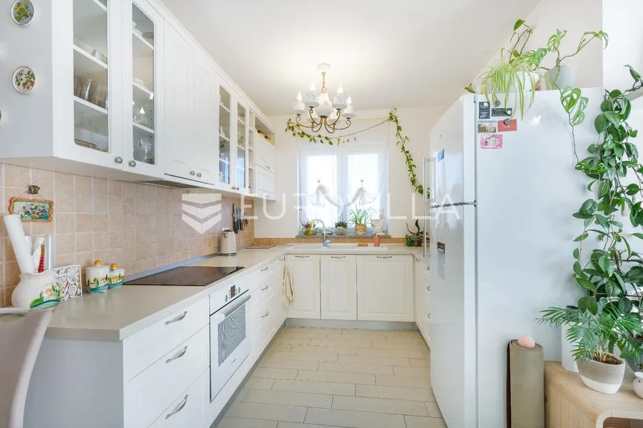 pula, moderan trosoban stan s apartmanom, vrtom i terasom, 136 m² - slika 2