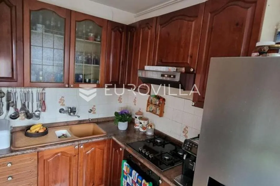 zagreb, ferenščica, prostran i funkcionalan trosobni stan, 83 m² - slika 4