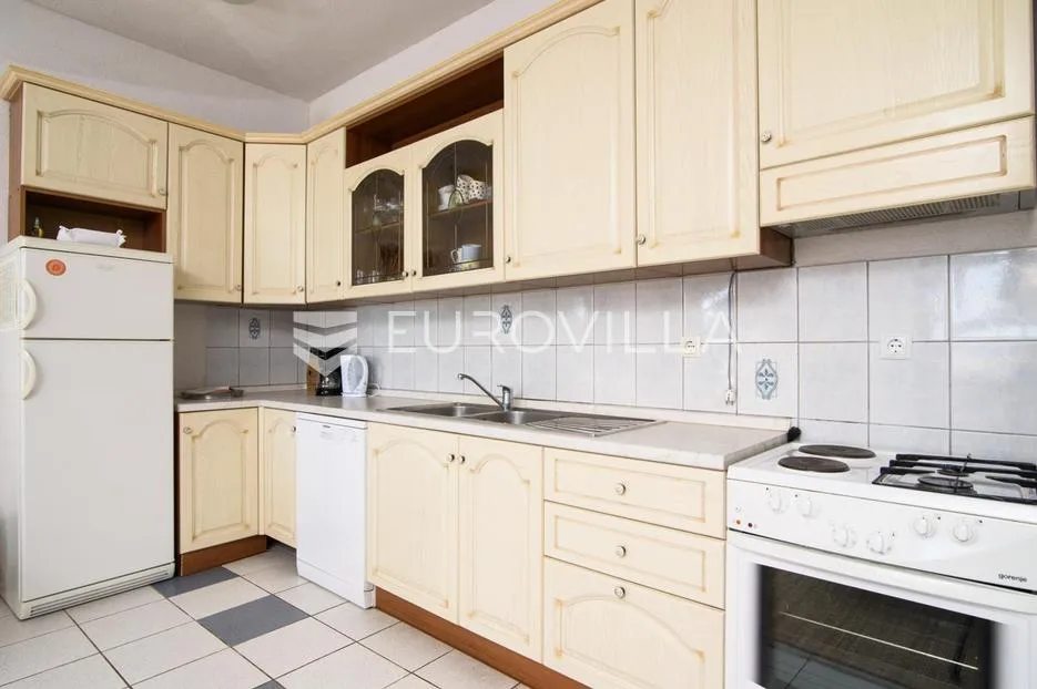 trogir, čiovo, kuća u drugom redu od mora - slika 3